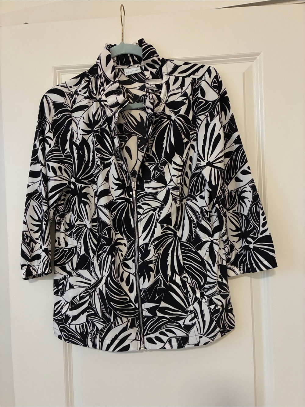 Black & White Leaf-Print Zip Front Blazer Jacket
